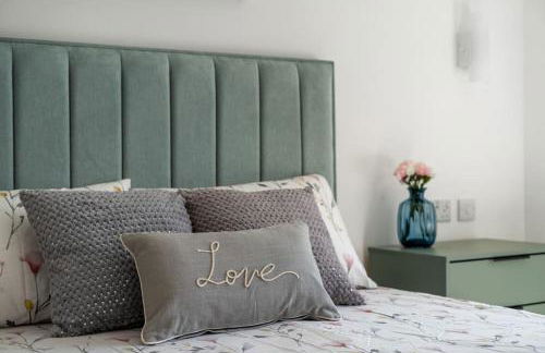 Newly Refurbished 2 Bed Flat - Photo 19