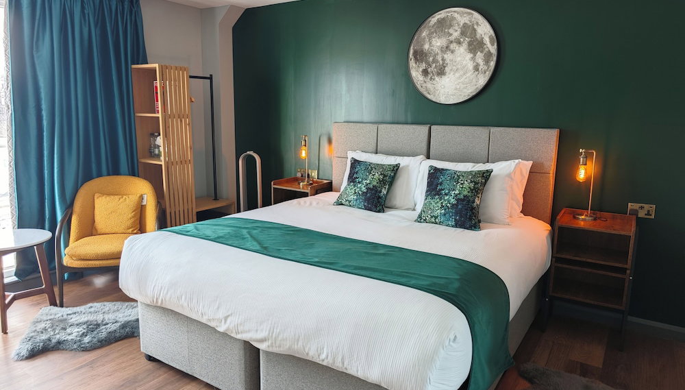 Pinnacle Suites - Photo 1, Primary image