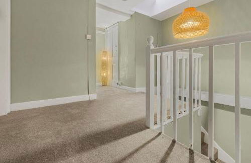 Spaceship 4 Luxury 4 BR by AltoLuxoExperience Short Lets & Serviced Accommodation With Free Wifi & Parking - Foto 2