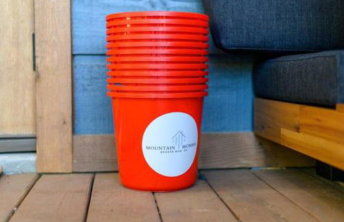 Luxury Winter Cabin! Hot Tub - Fire Pit - Decks - Game Room - Foto 47