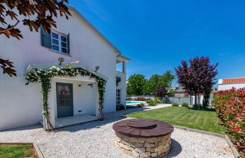 Villa Fiora, a beautiful and modern villa with a pool - Foto 29