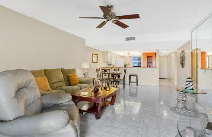 Relaxing Ocean Condo Steps from the Beach - Foto 12