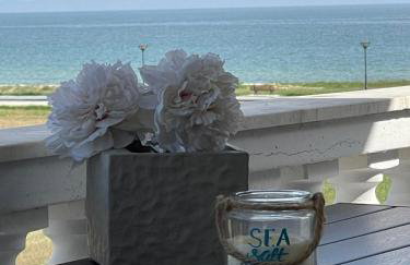 J&J Seaview Apartment - Photo 1