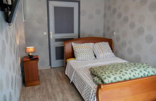 Maison cosy à Sully-sur-Loire, 5 chambres, terrasse, parking, draps et chauffage inclus - FR-1-590-220 - Photo 2