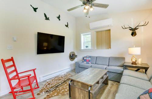 Secluded Poconos Cabin 75 Acres and Fire Pit! - Foto 9