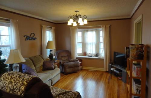 2 Blks St Marys Main Fl Beds Bath CoveredByFaith - Photo 2