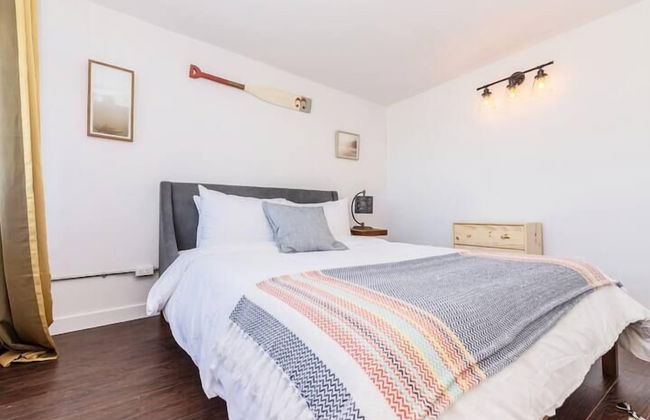 Modern Meets Rustic - 2 Bdrm Old Quebec - Photo 4