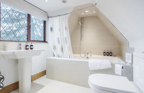 Period Luxury Converted Barn Windsor/Maidenhead - Perfect for family groups - Foto 84