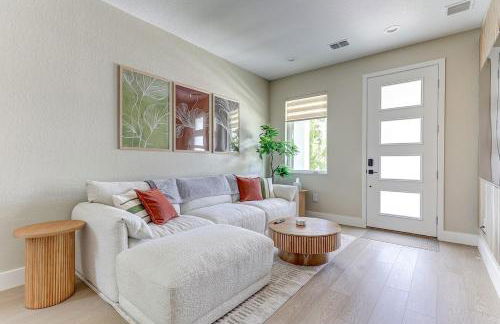 Chic & Spacious 4 Bedroom 3 Full Bathrooms Retreat in West Tampa and Pvt Backyard - Foto 40