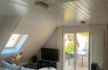 Joli 2 pièces, avec climatisation et grande terrasse, vue sur les toits, zone piétonne - Photo 3