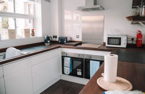 Seafarer's View - 6 bedroom townhouse in Cowes, parking & seaviews. - Photo 27