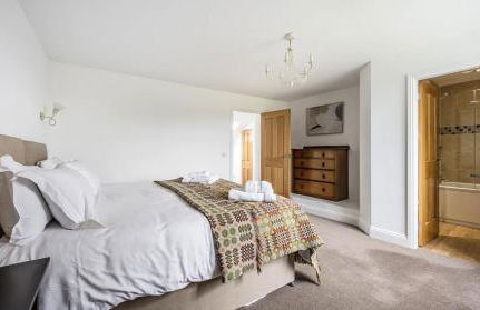 Stunning Barn Conversion with HOT TUB and ALPACAS - Ty Cerrig Barn - Photo 21