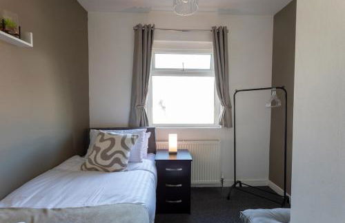 Brand New 5 Bed Home With Snooker Table, Wolverhampton - Foto 18