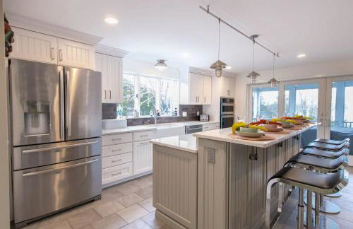 Stunning Home with In-Ground Pool - Photo 11