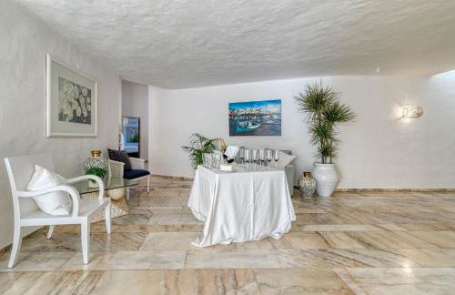 Golfinhos - MAGNIFICENT & SPACIOUS 5 BEDROOM VILLA - Foto 76