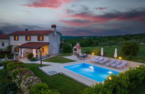 Casa Ivanovac with pool and large front yard - Photo 18