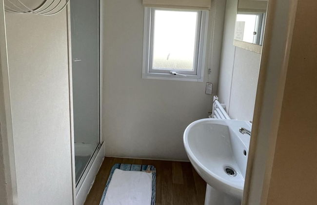 Caravan - Sleeps 10 - Pet Friendly - Parking - Photo 6