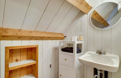 Private Spring-Fed Pond Idyllic Shrewsbury Cabin! - Foto 17