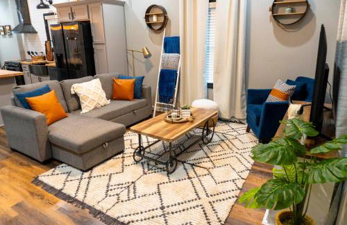 A Cabin in the City with a 5 Star Lush Backyard - Foto 6