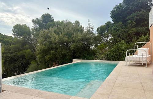 Charmant T2 avec terrasse, piscine et jardin - Foto 16