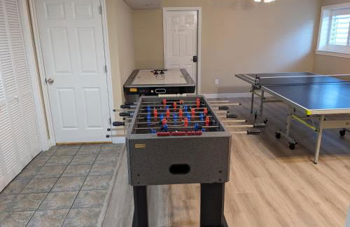 Beautiful Large Residential Home - Photo 11