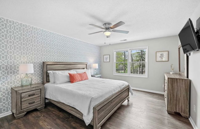 Porch Paradise by Avantstay New Pool, Firepit - Foto 26