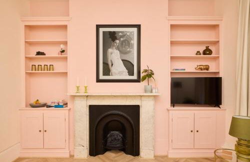 The Corner by the Castle - Photo 5