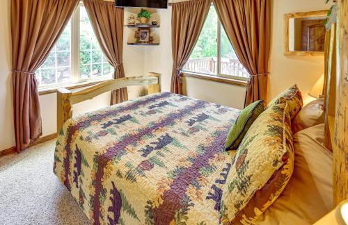 Fish Haven Cabin with Game Room, Views and Deck! - Foto 24