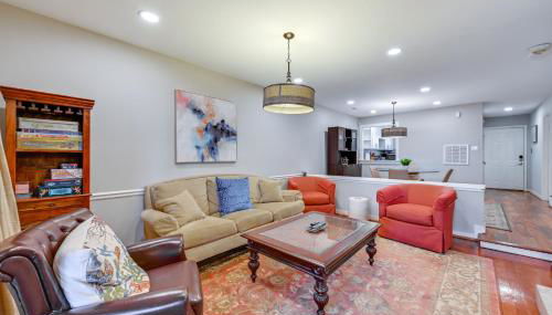 1 Mi to BOA Stadium! Walkable Condo with Porch - Foto 3