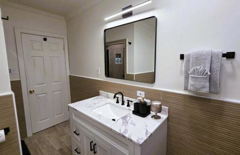 Renovated Three Bedroom Near Cedars Sinai and Beverly Hills With Parking - Foto 26
