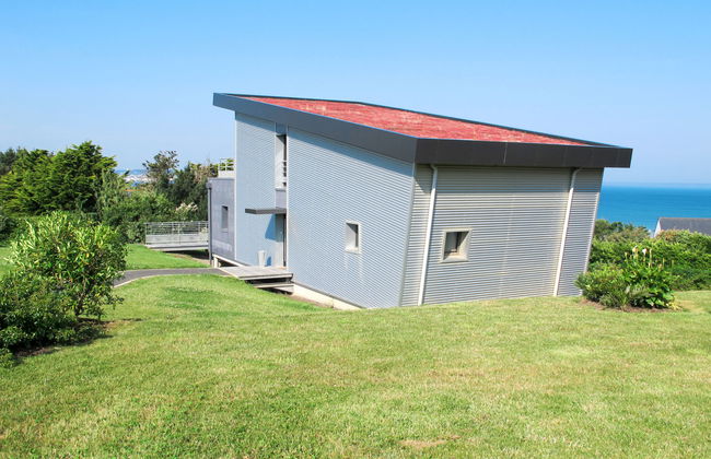 3 bedroom House in Plonévez-Porzay with garden and terrace - Photo 3