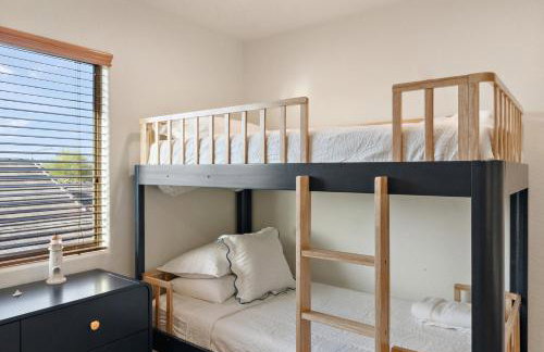 Serenity Splash Upscale Stay Pool Game Lounge - Foto 44