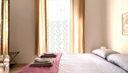 Appartamento per 5 persone su una scalinata storica a 9 minuti a piedi dalla stazione e 12 dal centro - Vista sui tetti della città - Zona collinare residenziale - Foto 4