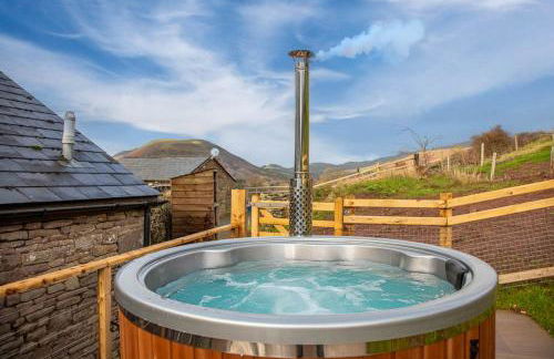 Dew Cottage with Hot Tub - Photo 12