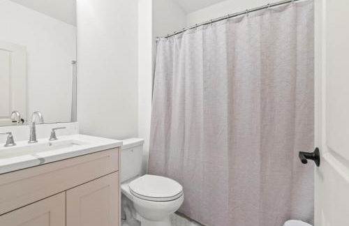 Brick Beauty Downtown, 3BR, Fenced Yard, Garage! - Foto 5