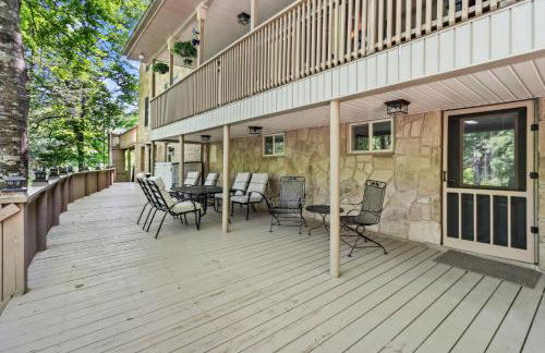 Secluded Lakefront Escape w Private Dock, 600ft Shoreline and Views, Sleeps 13 - Foto 19