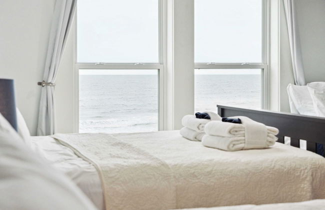 Oceanfront w/ Pool, Panoramic Deck Views, 5bdr Folly Ocean Breeze by Avantstay - Photo 31