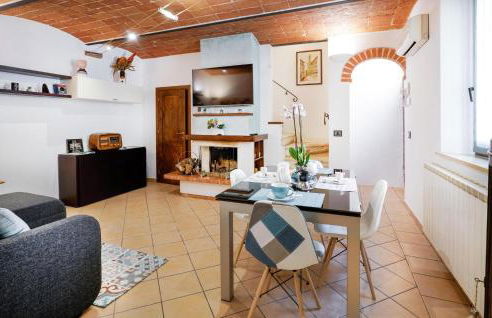 Amazing Apartment In Bettolle With Wifi - Photo 8