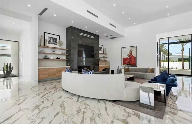 Sleeps 20 7-bedroom Villa w/ Pool, Putting Green & Hot Tub Bravo Villa #11 by Avantstay - Foto 21