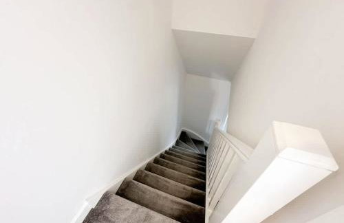 Chestnut House by Blue Skies Stays - Photo 12