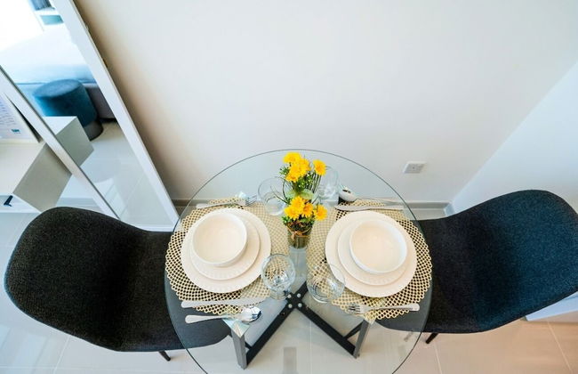 Tanin - Stunning Dubai Skyline View From this Sleek Studio - Photo 9