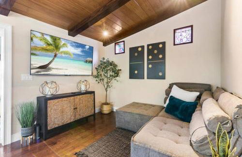 Tropical Oasis Located Near Lake With Pool and Hot Tub - Foto 48