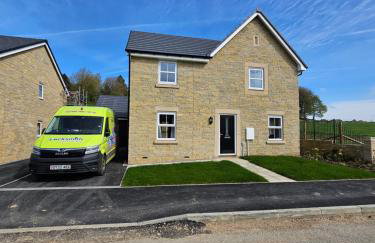 The Neal's 4 Bedroom House in Buxton Sleeps 8 - Photo 4