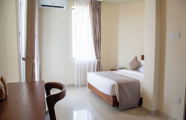 Marine Suites - Photo 3