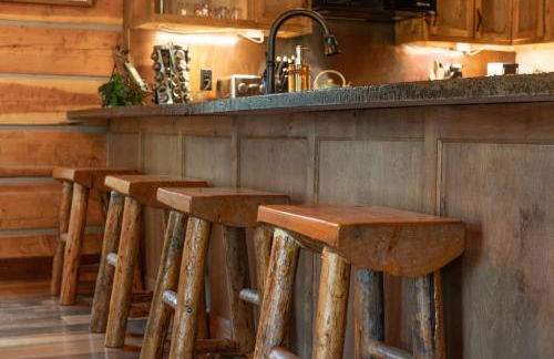 Frontier Cabin by Twin Beds Vacation Homes - Photo 15