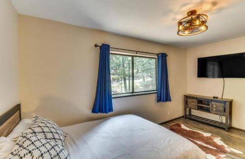 2 Mi to Mi-Wuk Village Cabin with Large Deck - Foto 13