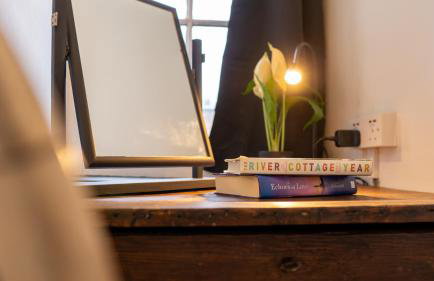 NEWLY Refurbed - Large Studio Apt With Private Parking - Foto 24