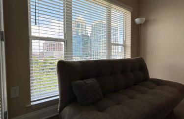 Spacious 2 Bedroom 2 Bathroom Apartment with Balcony in Uptown Charlotte! City Views & Free Parking! - Foto 30
