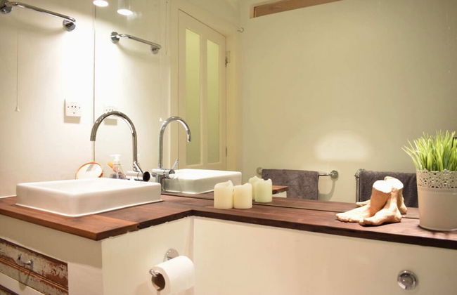 Beautiful Canalside 1-bedroom Flat With Terrace - Foto 10