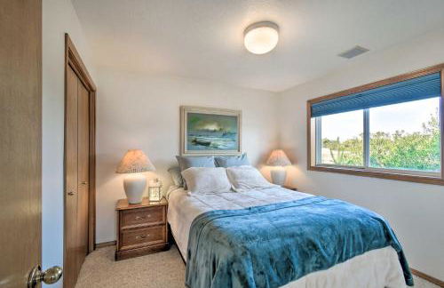 Pet-Friendly Ocean Park Home with Decks and View! - Foto 26